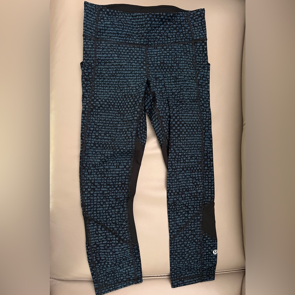 Lululemon black and blue capri with pockets and mesh sides.